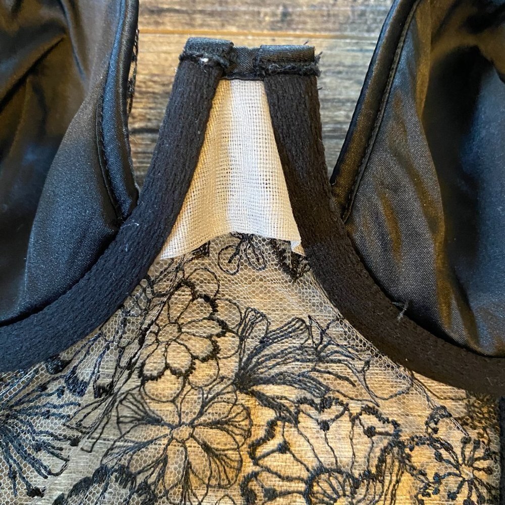 Victoria's Secret Bra - Picture 4 of 9